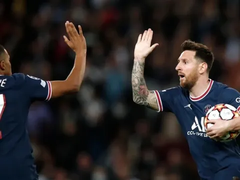 Mbappe kinh ngạc với Messi