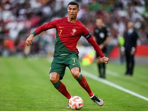 Ronaldo chạm trán Osimhen
