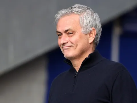 Mourinho bị gọi tên vào thời khắc quan trọng của MU