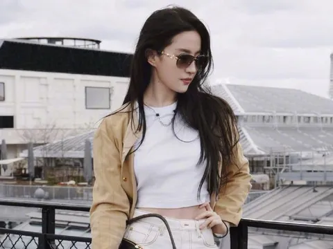'Tiểu Long Nữ' Lưu Diệc Phi mặc croptop lấp ló khoe eo thon