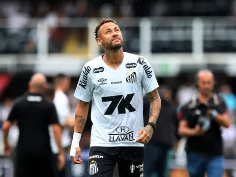 Neymar gây 'sóng gió' ngày trở lại