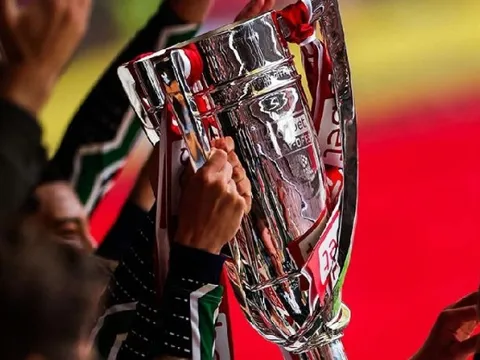 Cuộc chiến trăm triệu bảng nghẹt thở của bóng đá Anh