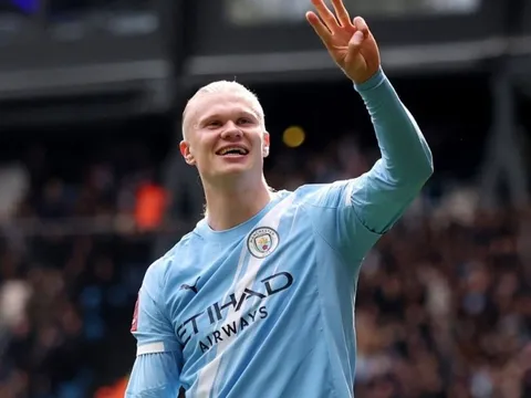 Haaland lập hat-trick, Man City vùi dập Liverpool