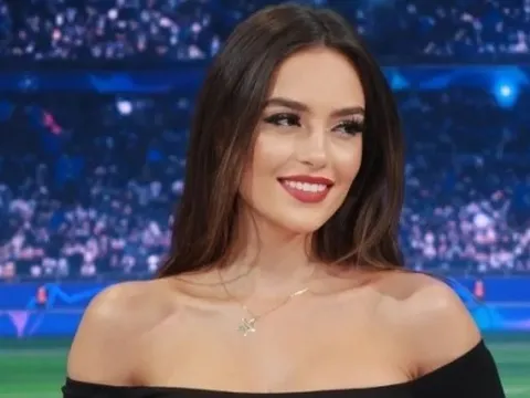 Cận cảnh nhan sắc MC xinh đẹp Eva Murati khiến fan bóng đá 'mất tập trung'