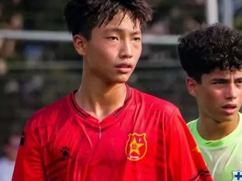 Tài năng 14 tuổi Trung Quốc gia nhập học viện Barcelona