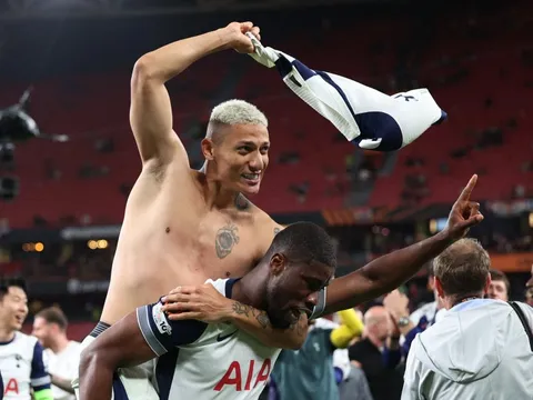 Tottenham có thể làm rung chuyển bóng đá Anh