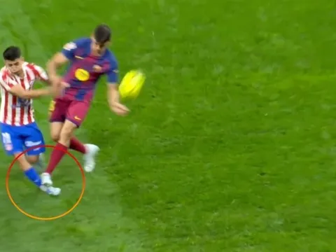 Pha bóng gây tranh cãi dữ dội tại La Liga