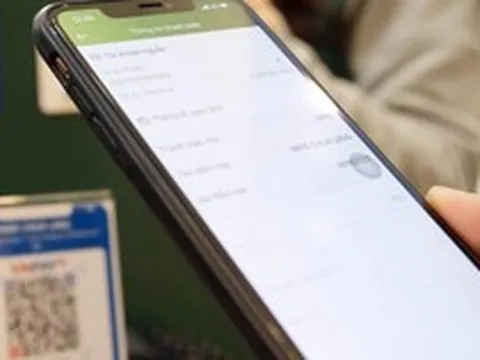 Chật vật đòi lại tiền chuyển khoản nhầm ngân hàng, khách hàng nên làm gì?