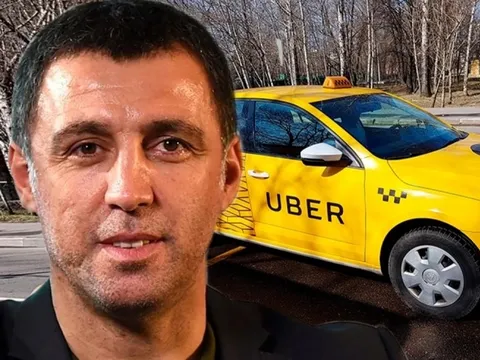 Huyền thoại World Cup chạy Uber