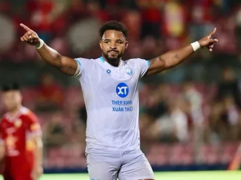 Xuân Son ghi bàn liên tiếp