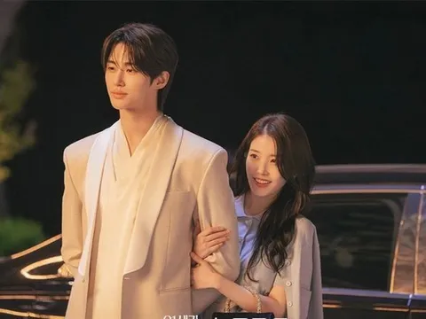 Byeon Woo Seok lộ khoảnh khắc tình tứ với IU