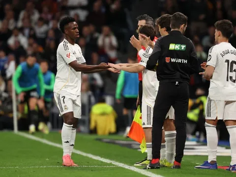 Vinicius nói rõ về mối quan hệ với HLV Alonso