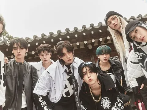 Thành viên Stray Kids hoảng hốt xin lỗi fan vì hành động vô ý trong tích tắc