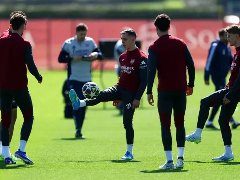 Arteta gây tranh cãi với giáo án 'bút và bóng'