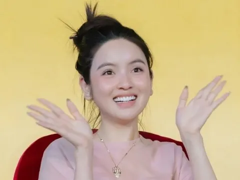 Vợ Văn Hậu, Quang Hải rạng rỡ trên khán đài ngày CLB Công an Hà Nội xây chắc ngôi đầu V-League 2025/26