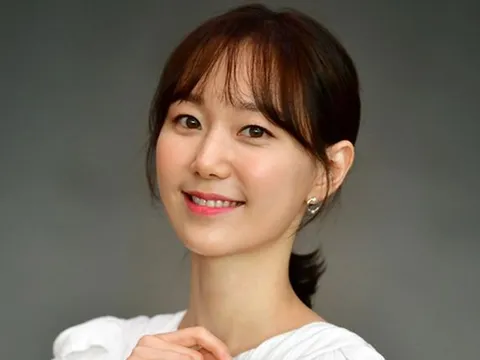 Nữ diễn viên Lee Yoo Young đang mang thai con thứ hai