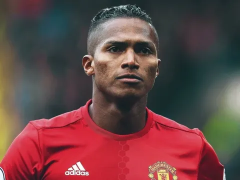 Cựu sao MU đá giải nghiệp dư