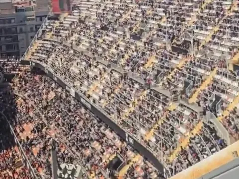 Choáng với khán đài gần như dựng đứng ở La Liga