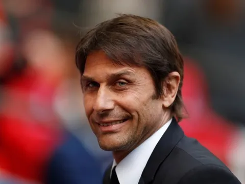 Conte dẫn cùng lúc Napoli và Italy?