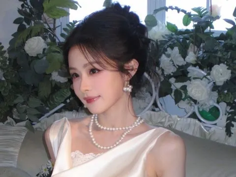 Mỹ nhân giống Bạch Lộc bật khóc vì làm việc quá sức, phải lên tiếng cầu cứu