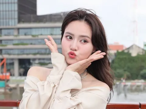 Ninh Dương Lan Ngọc vui vẻ bên người đặc biệt