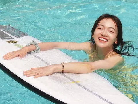 Ngô Cẩn Ngôn gây bất ngờ với visual trong trẻo, khác hẳn trên phim