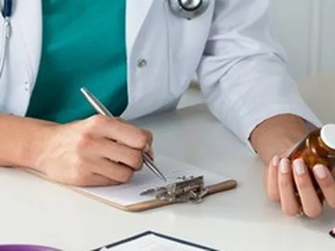 Kê đơn sai, bán thuốc hết hạn có thể bị tước chứng chỉ, phạt tới 30 triệu đồng