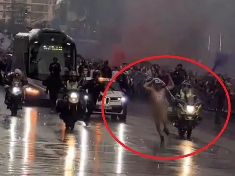 CĐV khỏa thân làm náo loạn Real Madrid