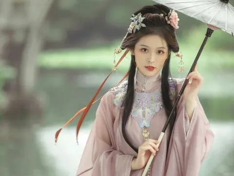 Nữ diễn viên Trung Quốc đăng tâm thư cầu cứu, hé lộ loạt góc khuất sau hậu trường