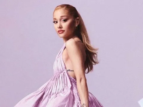 Ariana Grande khiến fan đứng ngồi không yên