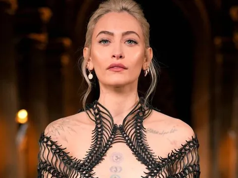 Con gái Michael Jackson bức xúc: 'Họ dùng tài sản của cha tôi để chống lại tôi'