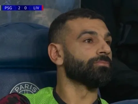 Phản ứng của Salah khi dự bị trước PSG