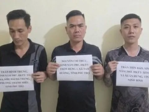 Nhân viên karaoke bị đánh đập, phải nhắn tin cho gia đình yêu cầu chuyển tiền