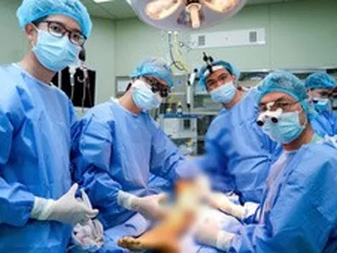 Dùng xương mác chân tái tạo hàm cho bệnh nhi 14 tuổi mắc u ác tính