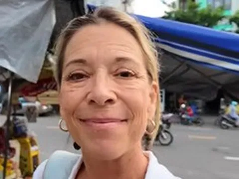 Chuẩn bị sẵn hàng nghìn USD, du khách Mỹ sốc khi khám mắt ở Đà Nẵng chỉ 45.000 đồng