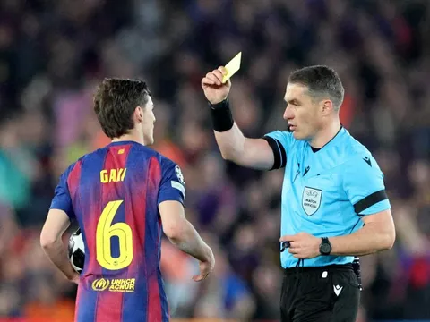 Bị treo còi ở Champions League, trọng tài vẫn được chọn bắt World Cup