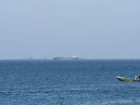 Tình hình Trung Đông: Vì sao tàu thuyền các nước vẫn e ngại khi đi qua eo biển Hormuz?