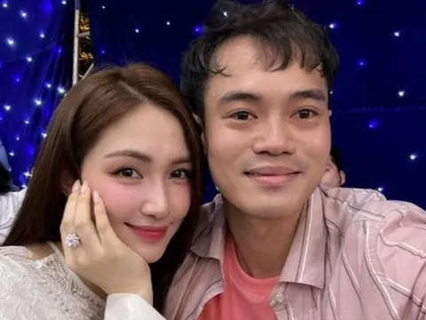 Hòa Minzy vui mừng báo tin về Văn Toàn