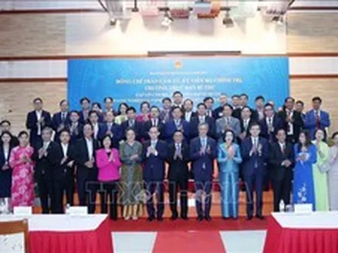 Thường trực Ban Bí thư Trần Cẩm Tú gặp gỡ cộng đồng người Việt Nam tại Campuchia