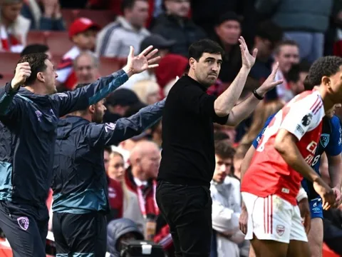 Arsenal cấm nhân viên Bournemouth ăn mừng