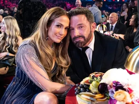 Ben Affleck tặng biệt thự 60 triệu USD cho Jennifer Lopez sau ly hôn?