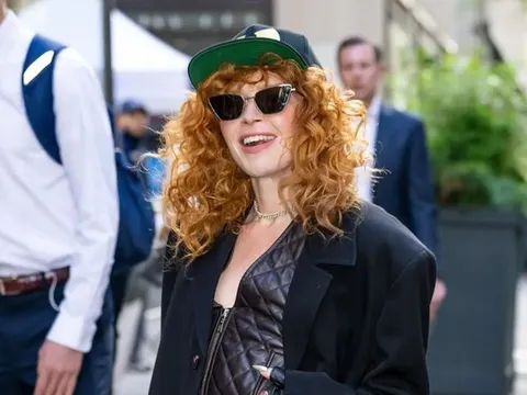 Nữ diễn viên Natasha Lyonne lên tiếng sau khi bị mời khỏi máy bay vì hành vi bất thường