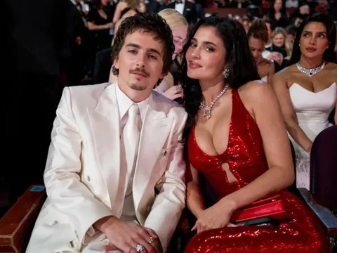 Kylie Jenner và Timothée Chalamet bị cặp đôi kỳ cựu Hollywood 'cà khịa'