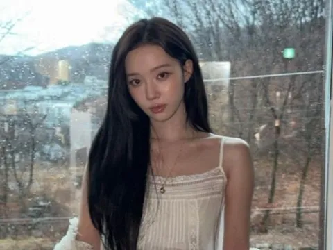 Winter (aespa) khoe vẻ đẹp chuẩn nàng thơ trong loạt ảnh mới