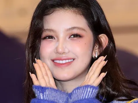 Ôn ào chưa kết thúc, thành viên NewJeans lại gặp biến cố