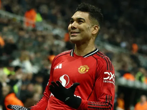 MU thắng lớn dù không thi đấu