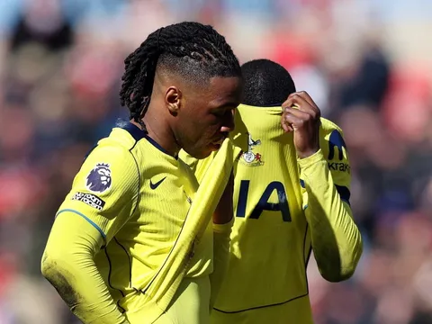 Thảm họa rớt hạng phơi bày trước mặt Tottenham