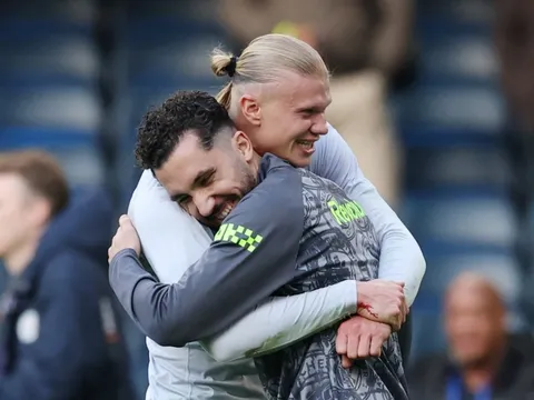 Man City trỗi dậy, Arsenal run rẩy