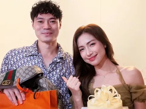 Văn Toàn thẳng thắn nói về đám cưới Hòa Minzy
