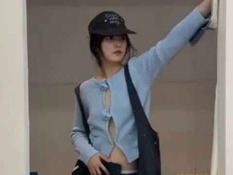 Nữ diễn viên Kim Bo Ra khoe ảnh mặc hở táo bạo sau biến cố hôn nhân